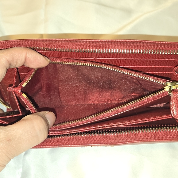 EUC Prada Saffiano Leather zippy wallet with COA card - Picture 8 of 9
